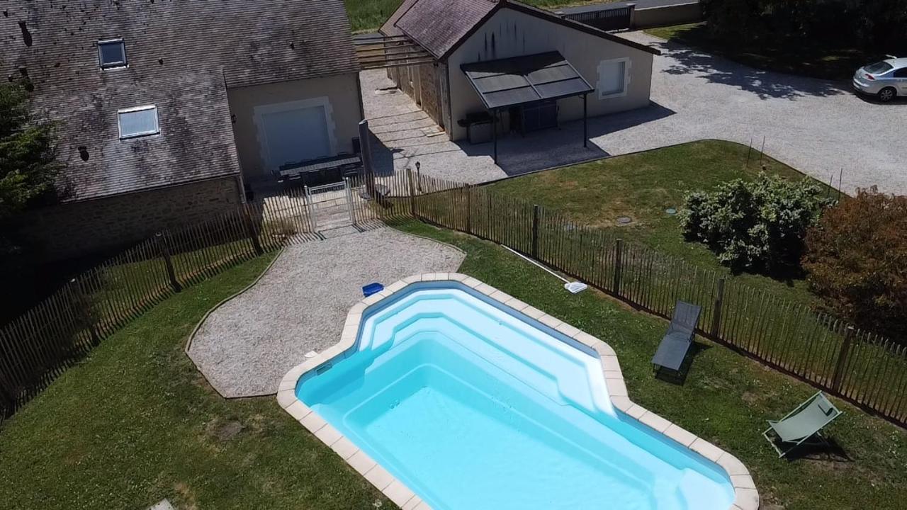Villa Du Circuit: Poolside Retreat With 4 Bedrooms Near Racing Track Mars-sur-Allier