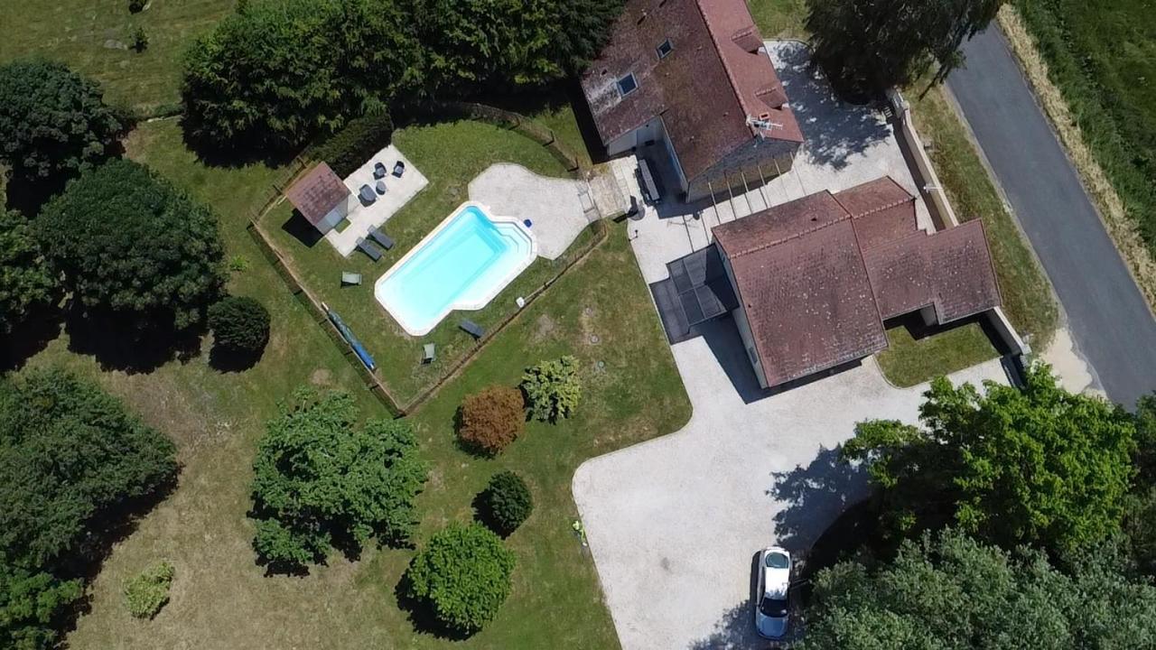Du Circuit: Poolside Retreat With 4 Bedrooms Near Racing Track * Mars-sur-Allier
