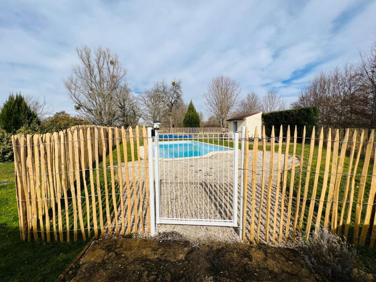 Du Circuit: Poolside Retreat With 4 Bedrooms Near Racing Track Villa Mars-sur-Allier