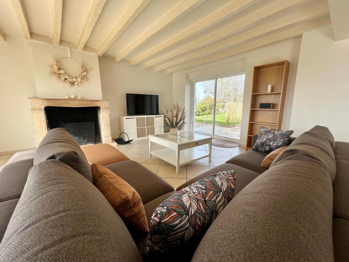 Villa Du Circuit: Poolside Retreat With 4 Bedrooms Near Racing Track *